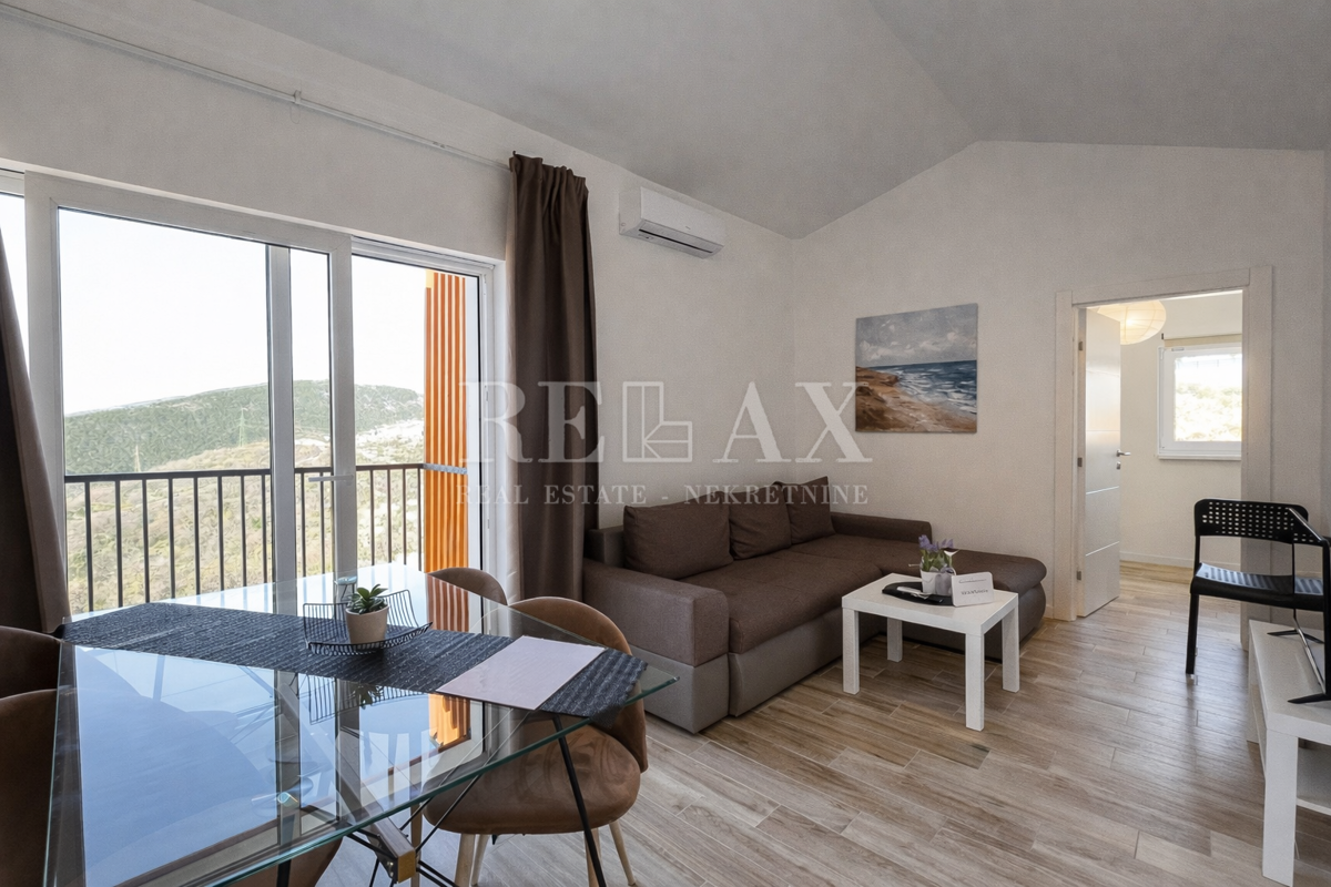 Crikvenica - casa di nuova costruzione con 4 appartamenti, piscina e vista mare