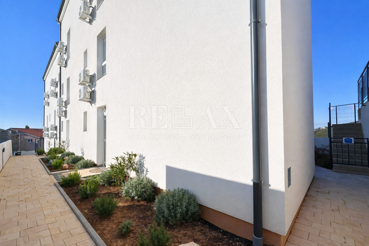 Crikvenica - casa di nuova costruzione con 4 appartamenti, piscina e vista mare