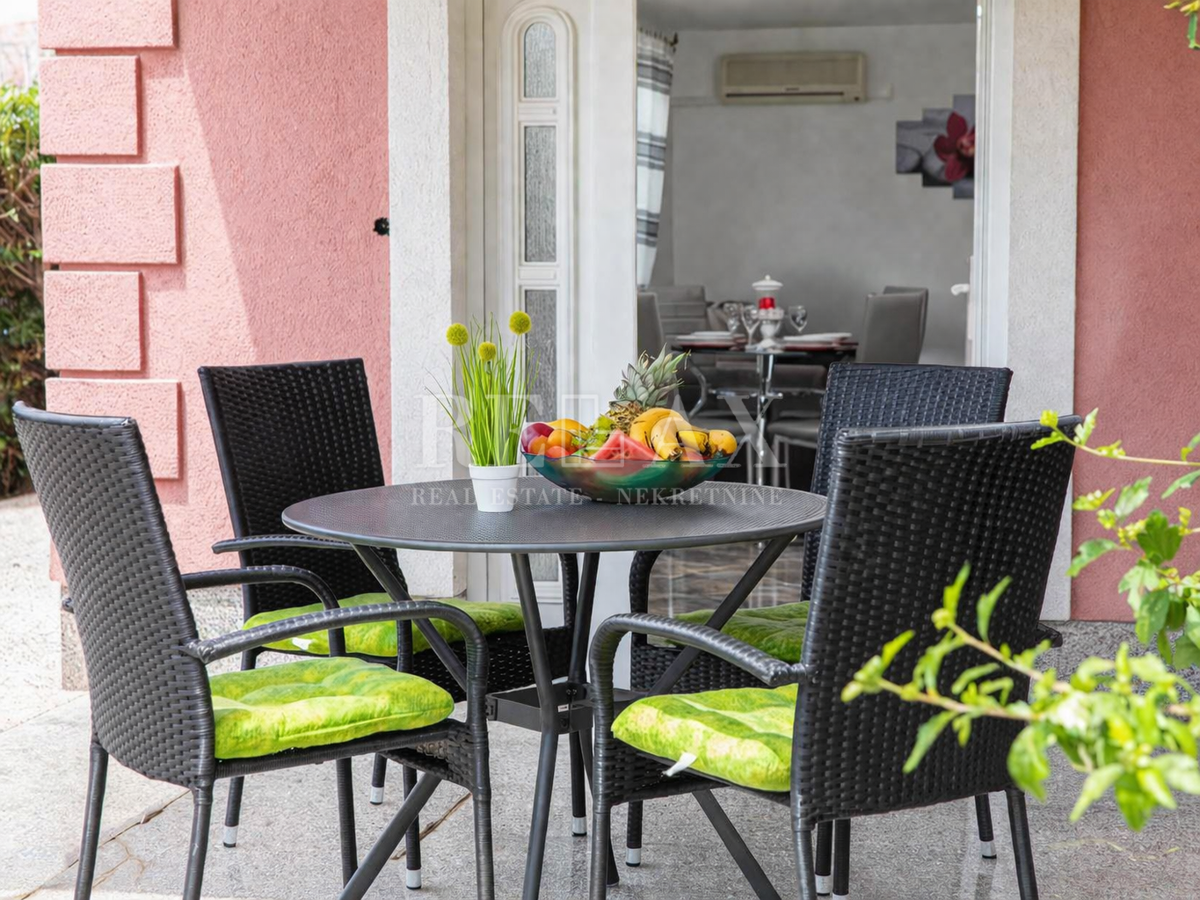 Crikvenica - casa con 3 appartamenti in un'ottima posizione