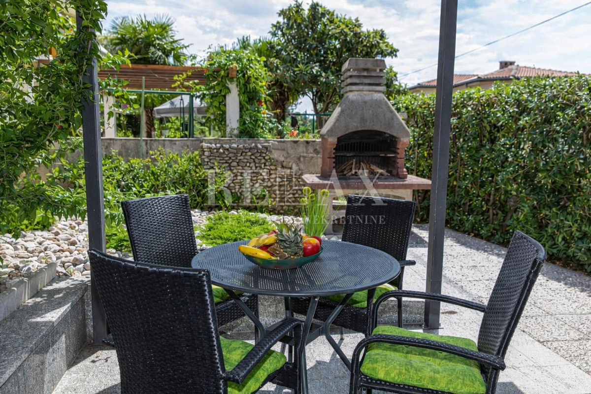 Crikvenica - casa con 3 appartamenti in un'ottima posizione