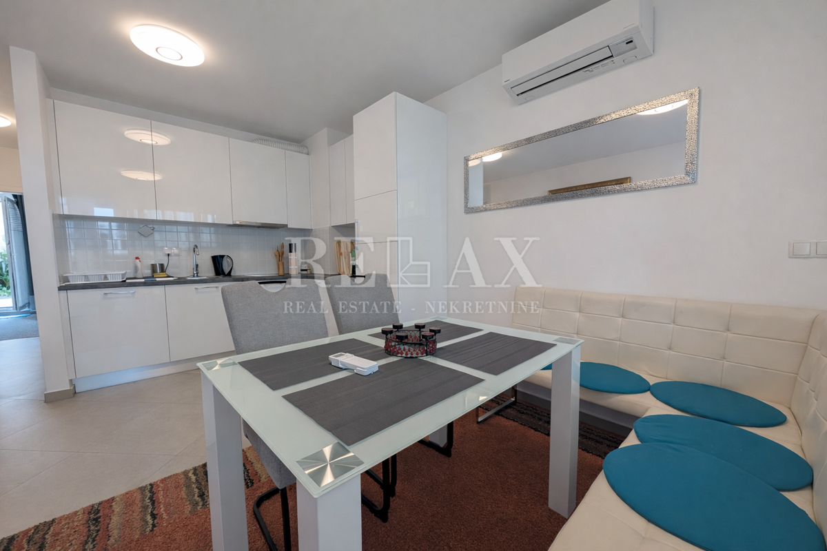 Senj - appartamento con giardino e parcheggio vicino al mare