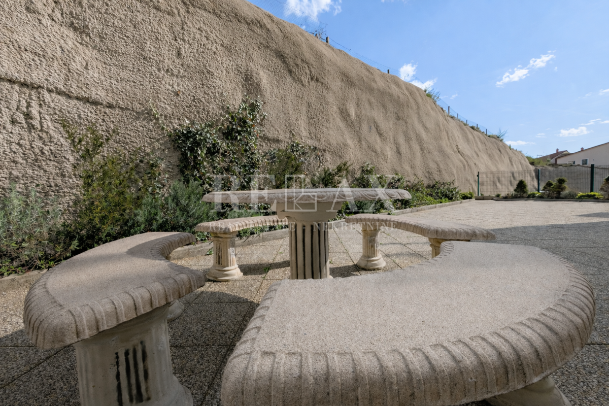 Senj - appartamento con giardino e parcheggio vicino al mare