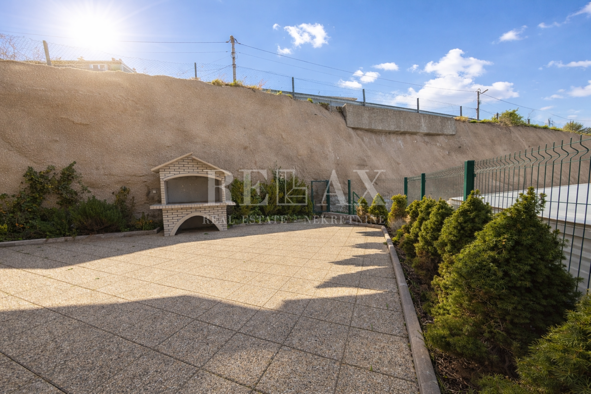 Senj - appartamento con giardino e parcheggio vicino al mare