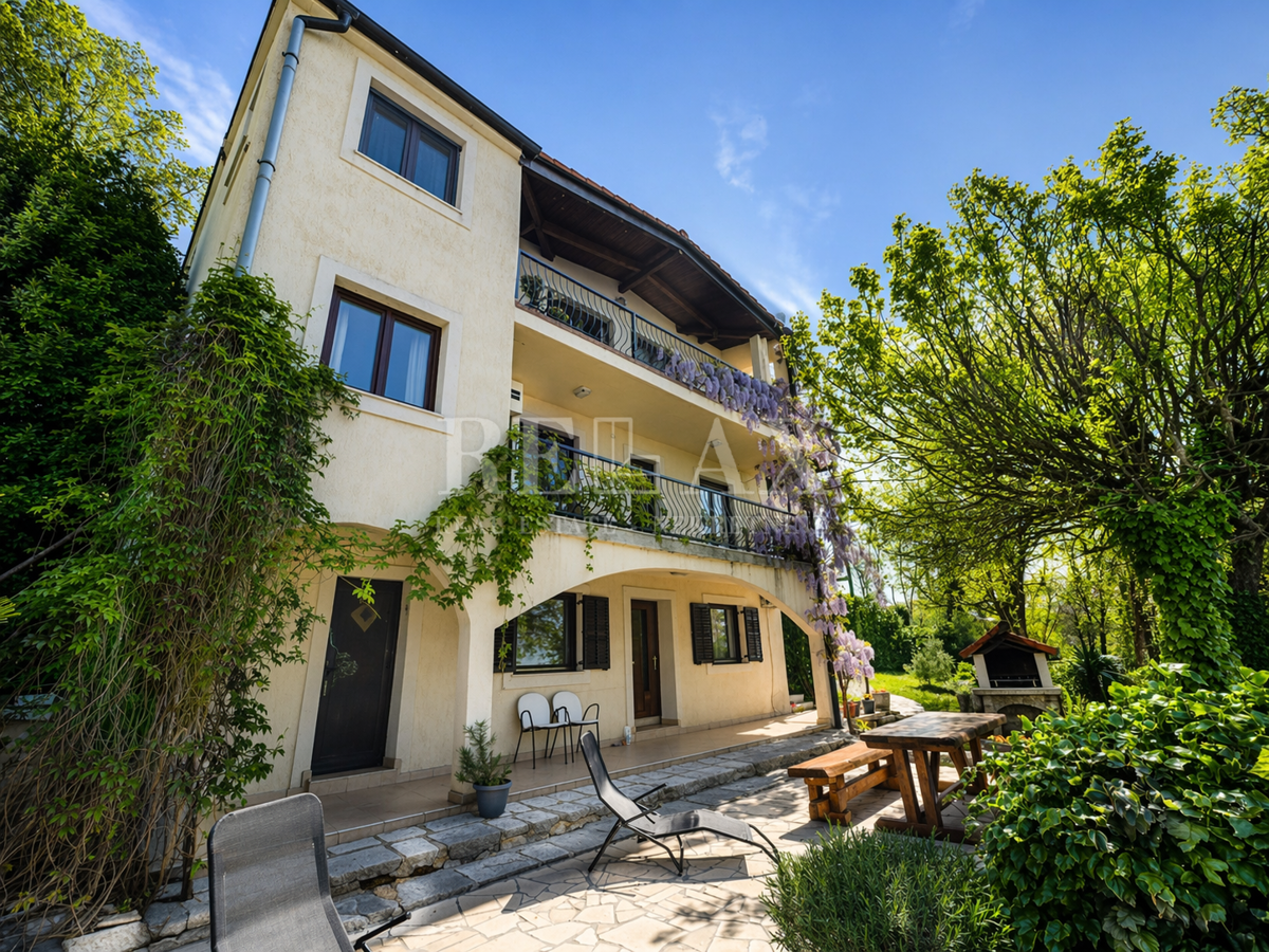 Crikvenica - casa con due unità abitative e giardino