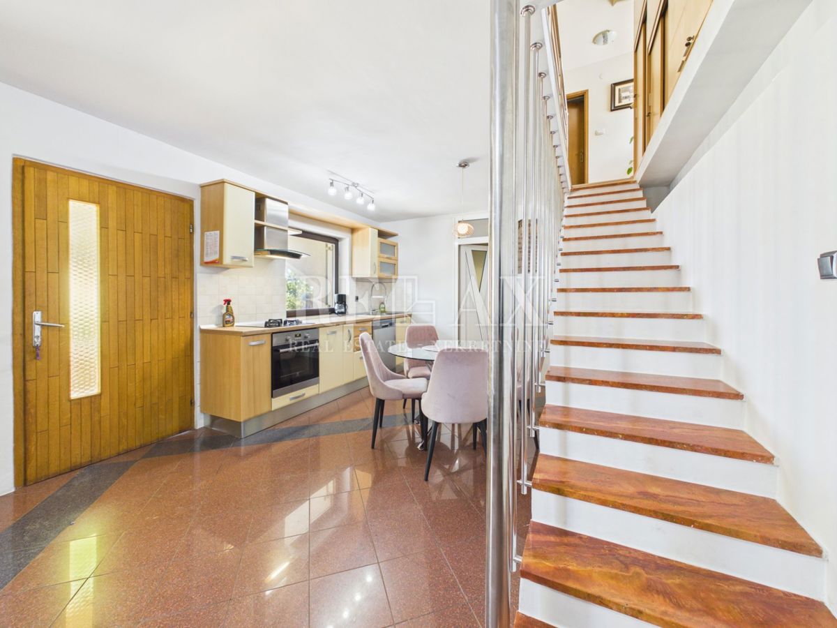 Crikvenica - casa con due unità abitative e giardino