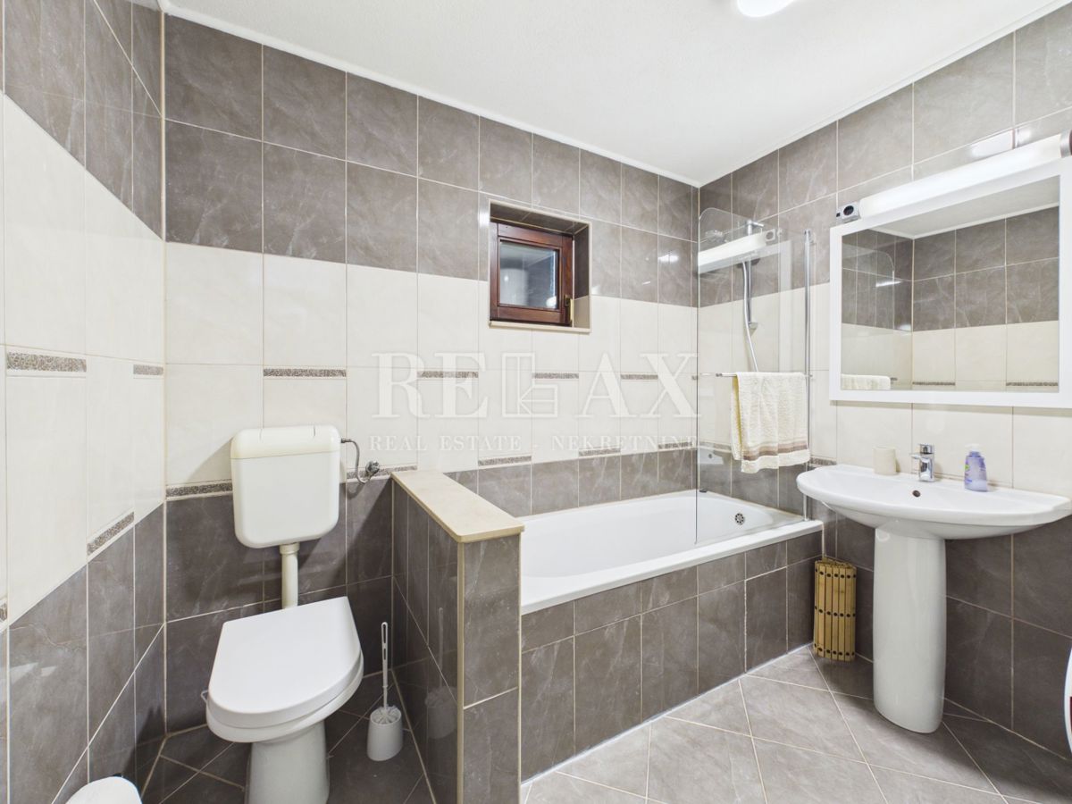 Crikvenica - casa con due unità abitative e giardino