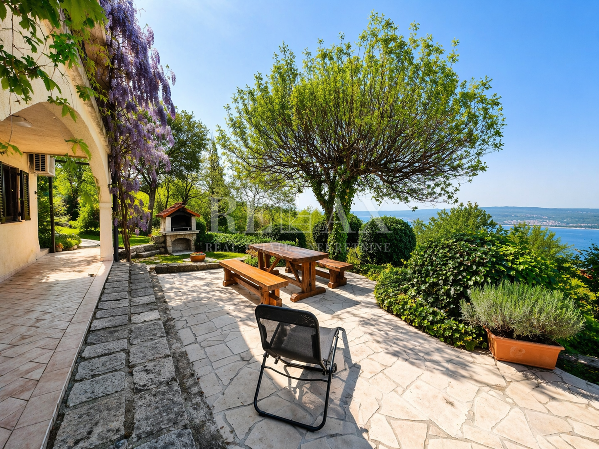 Crikvenica - casa con due unità abitative e giardino