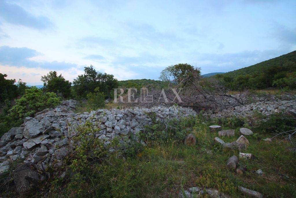 KLENOVICA, POLJICE - Terreno agricolo 6643 m2 con due ruderi e vista