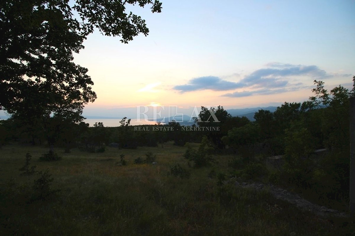 KLENOVICA, POLJICE - Terreno agricolo 6643 m2 con due ruderi e vista