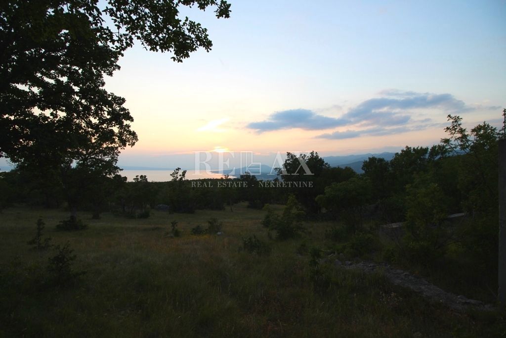KLENOVICA, POLJICE - Terreno agricolo 6643 m2 con due ruderi e vista