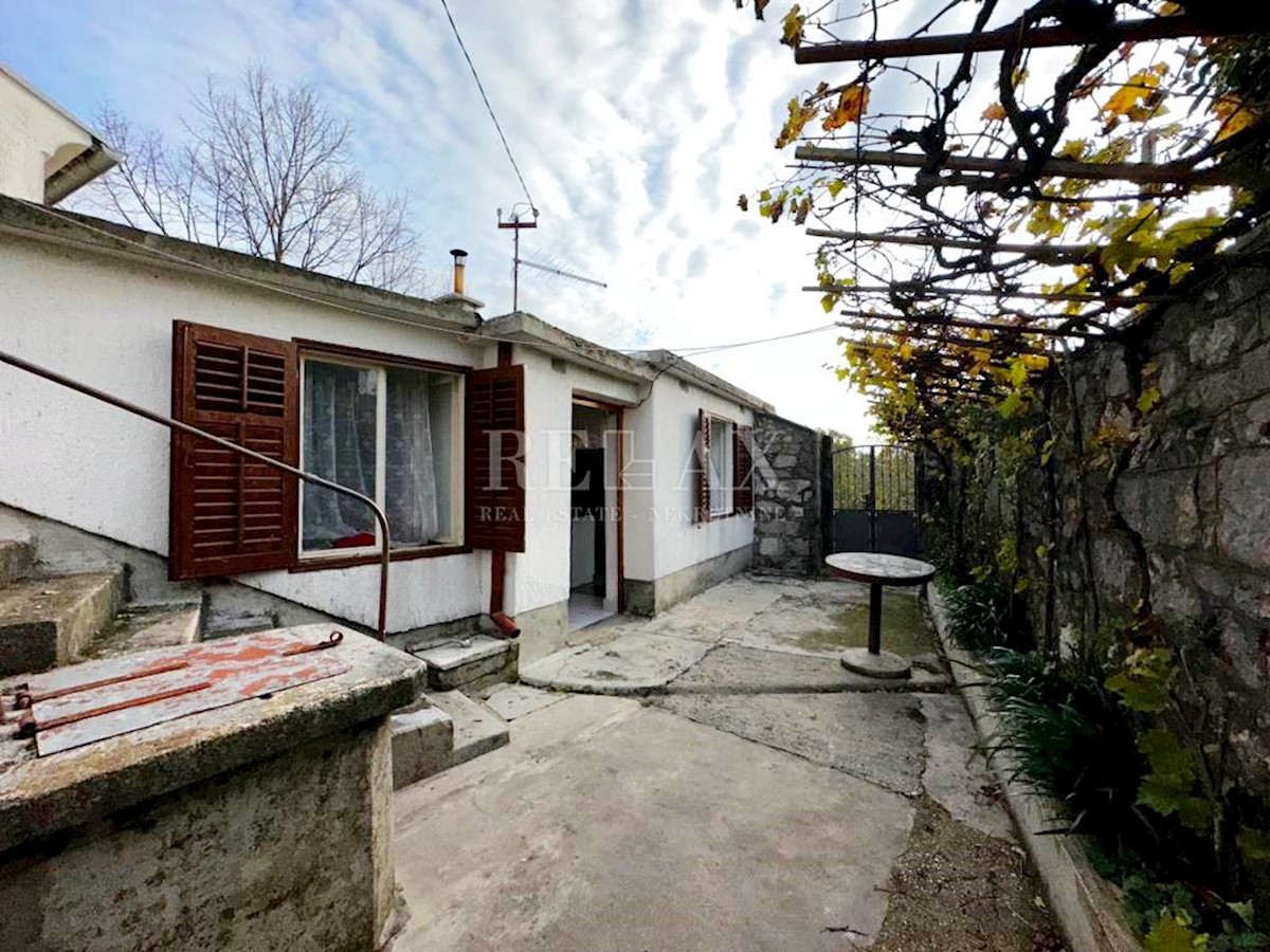 CRIKVENICA, GRIŽANE - Antica casa con cortile e taverna