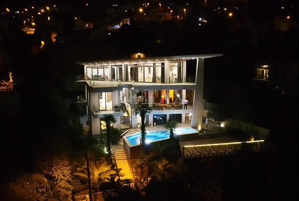OPATIJA - VILLA ESCLUSIVA IN UNA POSIZIONE TOP