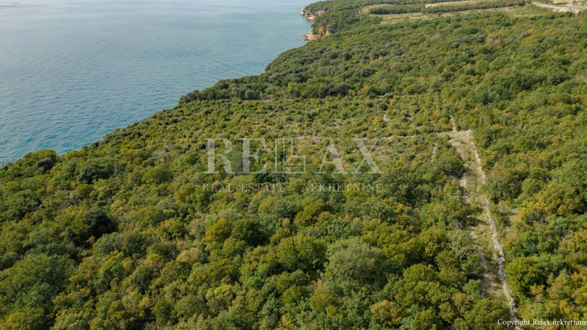 Novi Vinodolski - terreno d'investimento, prima fila al seggio