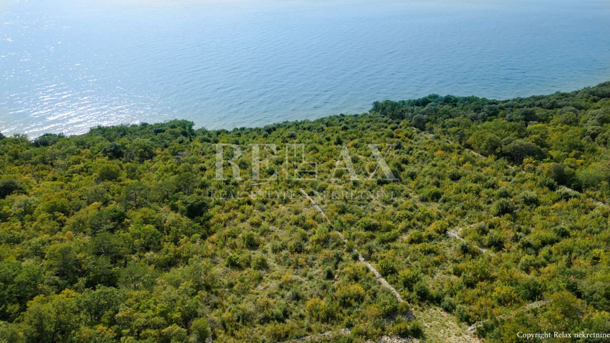 Novi Vinodolski - terreno d'investimento, prima fila al seggio