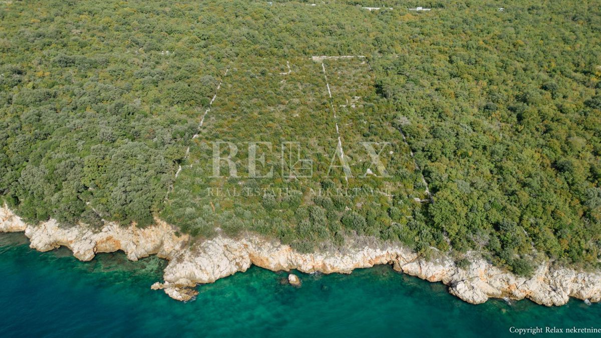 Novi Vinodolski - terreno d'investimento, prima fila al seggio