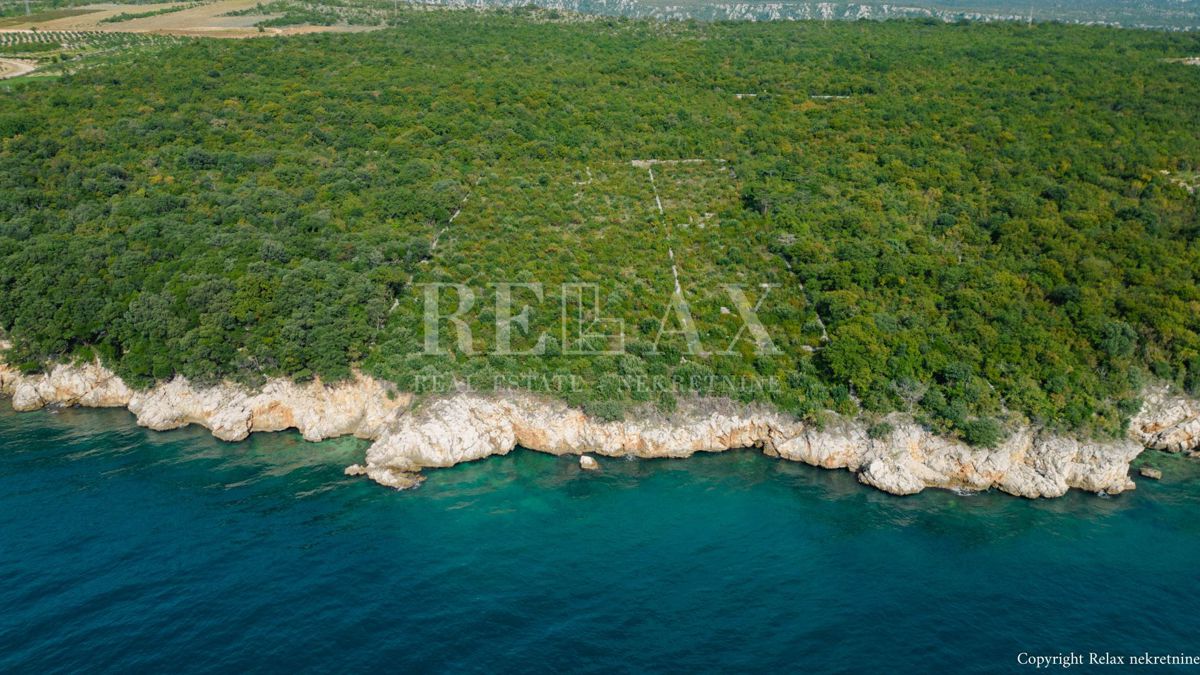 Novi Vinodolski - terreno d'investimento, prima fila al seggio