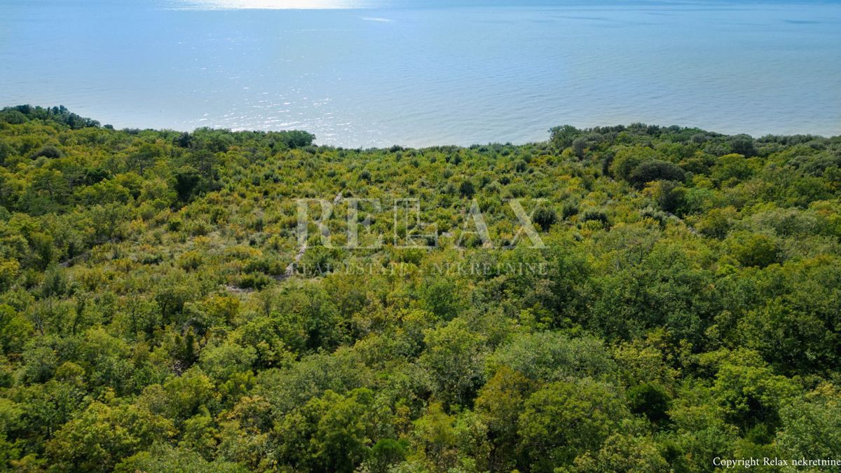 Novi Vinodolski - terreno d'investimento, prima fila al seggio