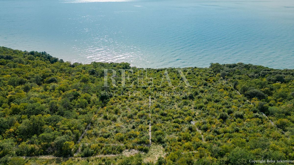 Novi Vinodolski - terreno d'investimento, prima fila al seggio