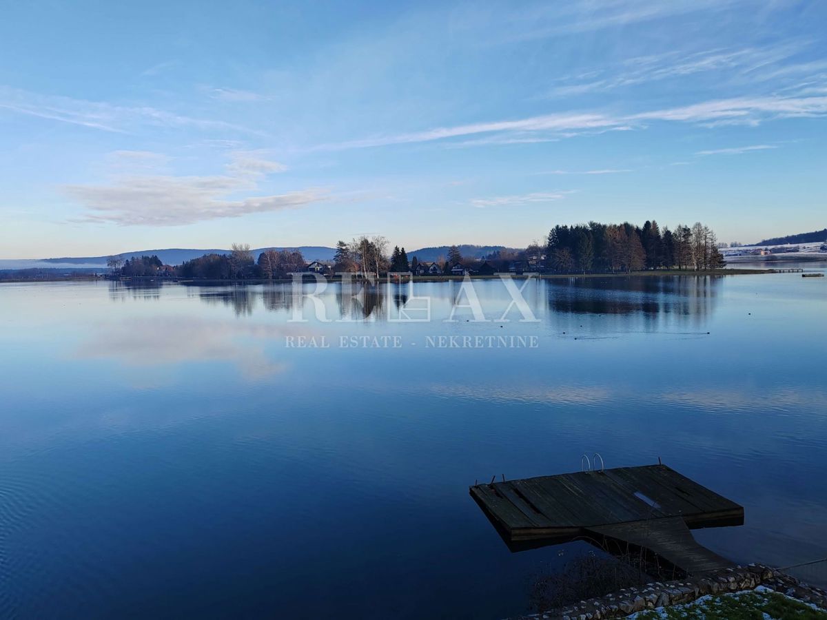 Ogulin, Dujmić Selo - villa sul lago