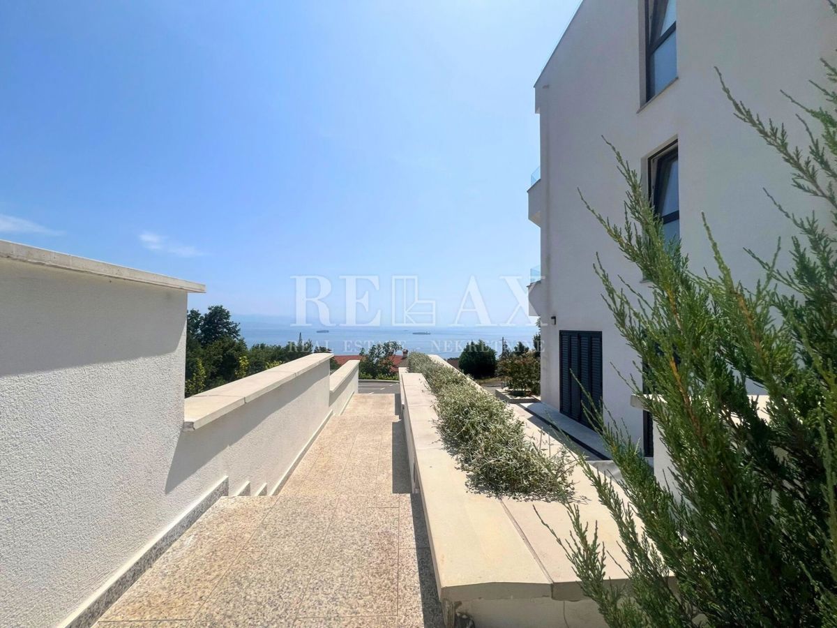 Opatija, Ičići - appartamento con ampio giardino