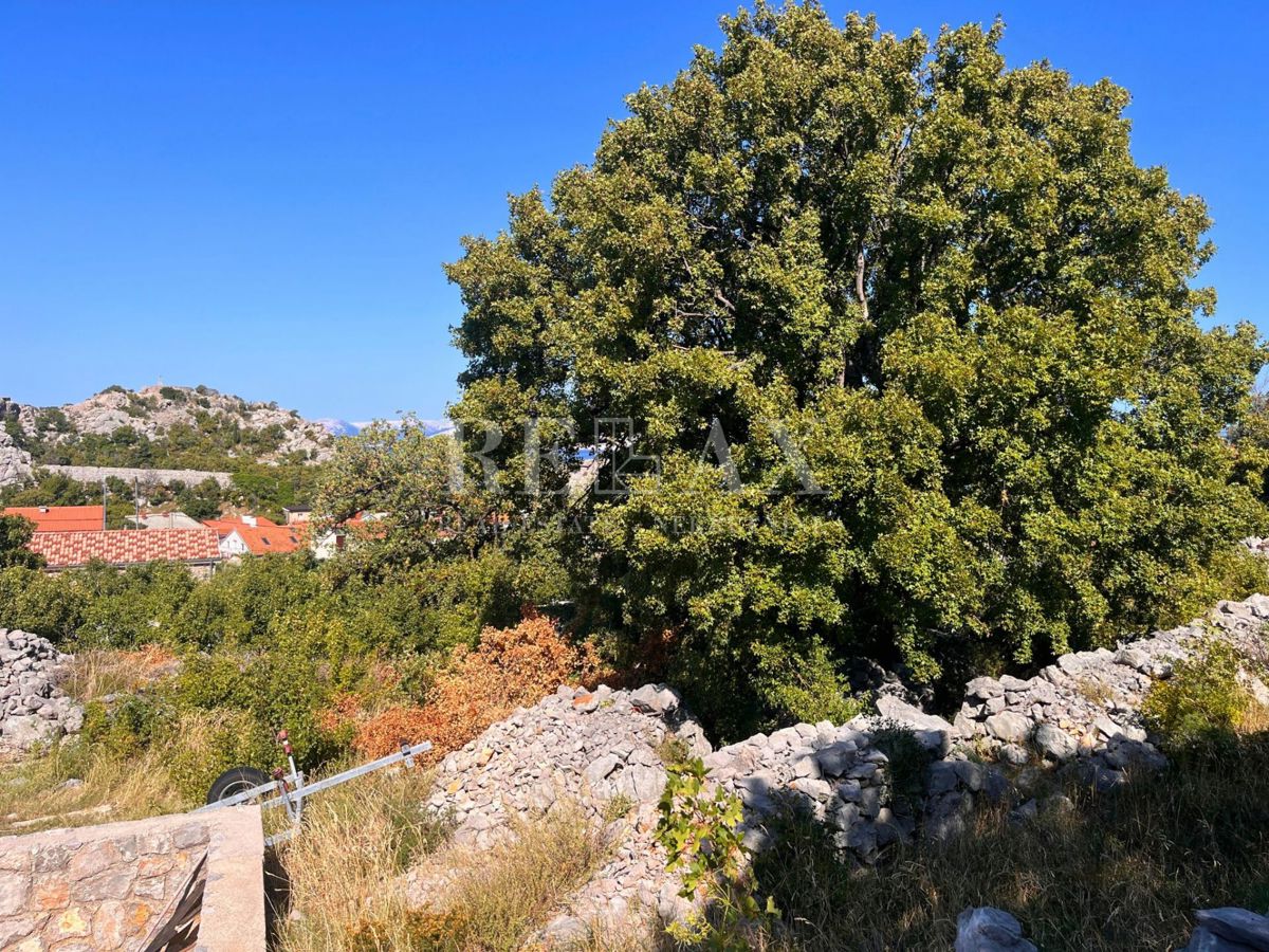 Sveti Juraj - terreno edificabile con progetto