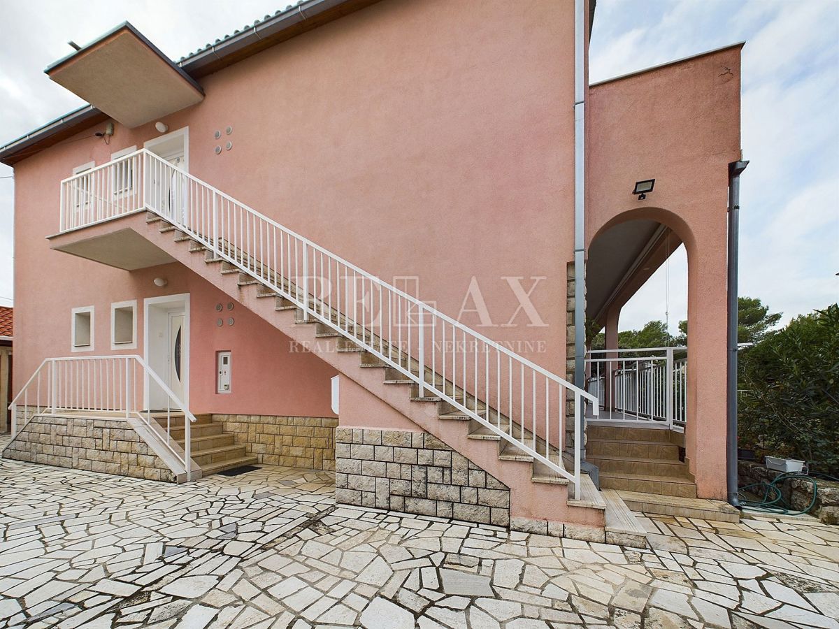 Selce – Piano con Giardino, Garage e Appartamento per Ospiti