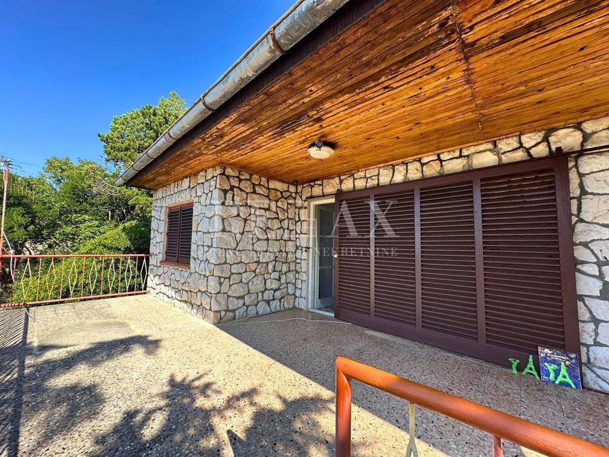 Novi Vinodolski - immobile in posizione privilegiata, seconda fila dal mare