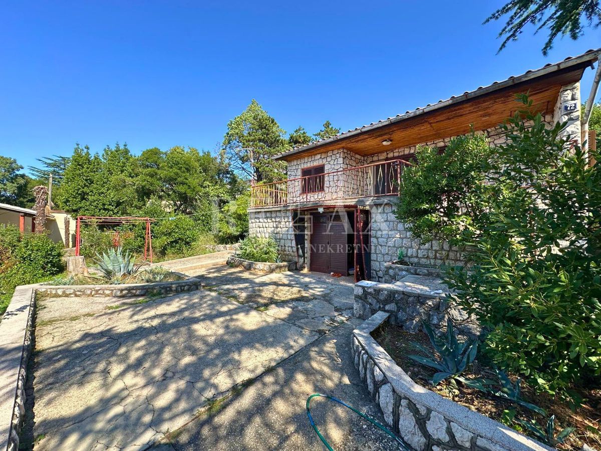 Novi Vinodolski - immobile in posizione privilegiata, seconda fila dal mare