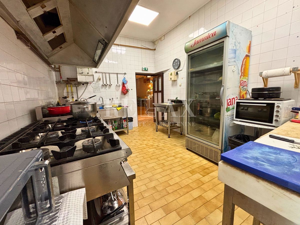 Rijeka, Mlaka - locale commerciale arredato con parte residenziale