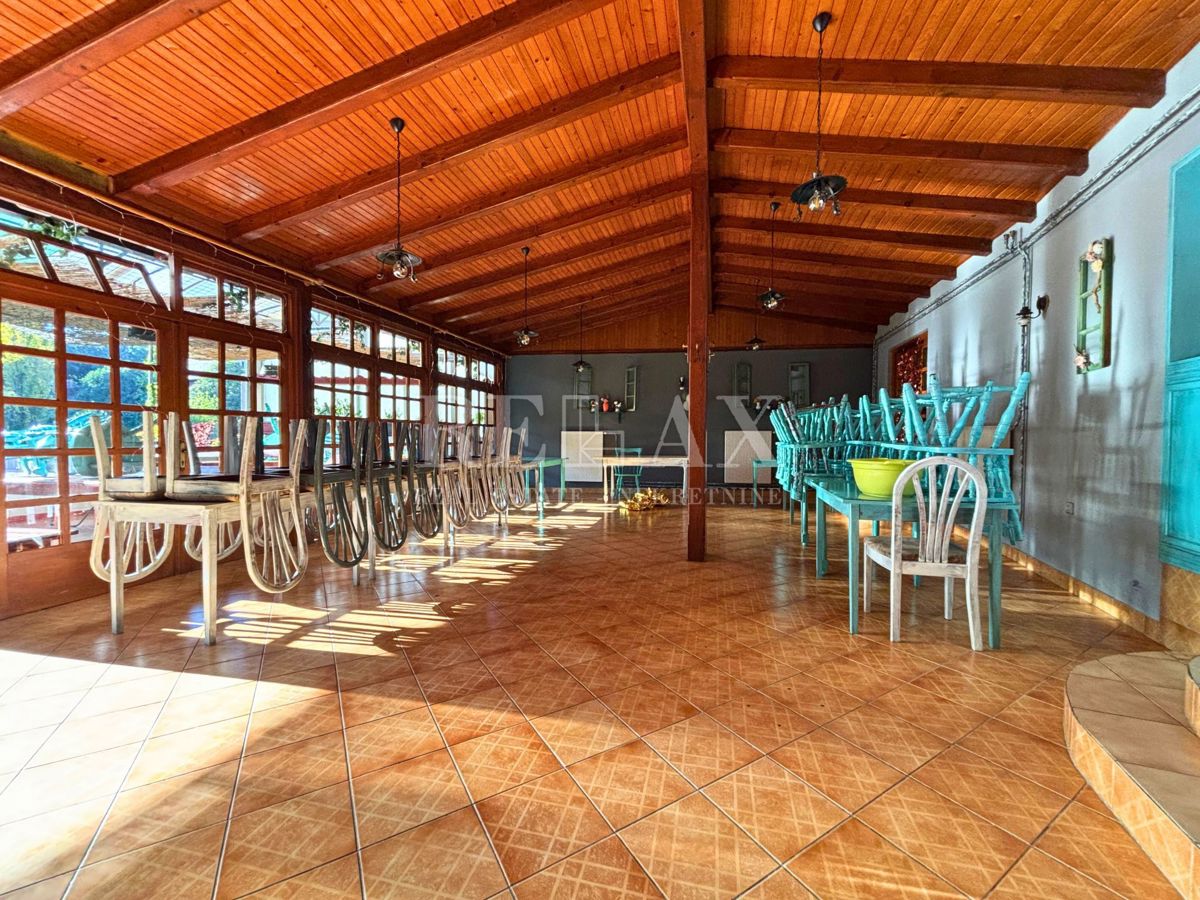 Rijeka, Mlaka - locale commerciale arredato con parte residenziale