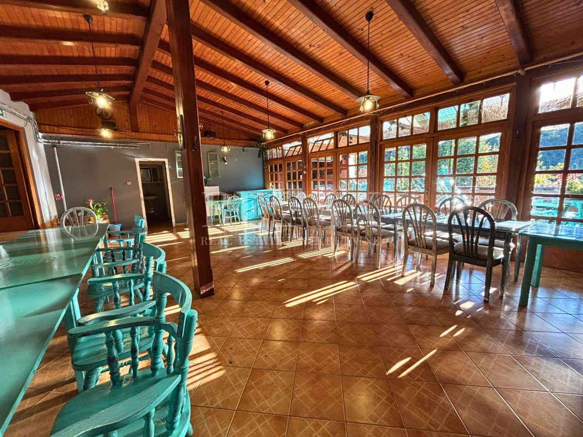 Rijeka, Mlaka - locale commerciale arredato con parte residenziale