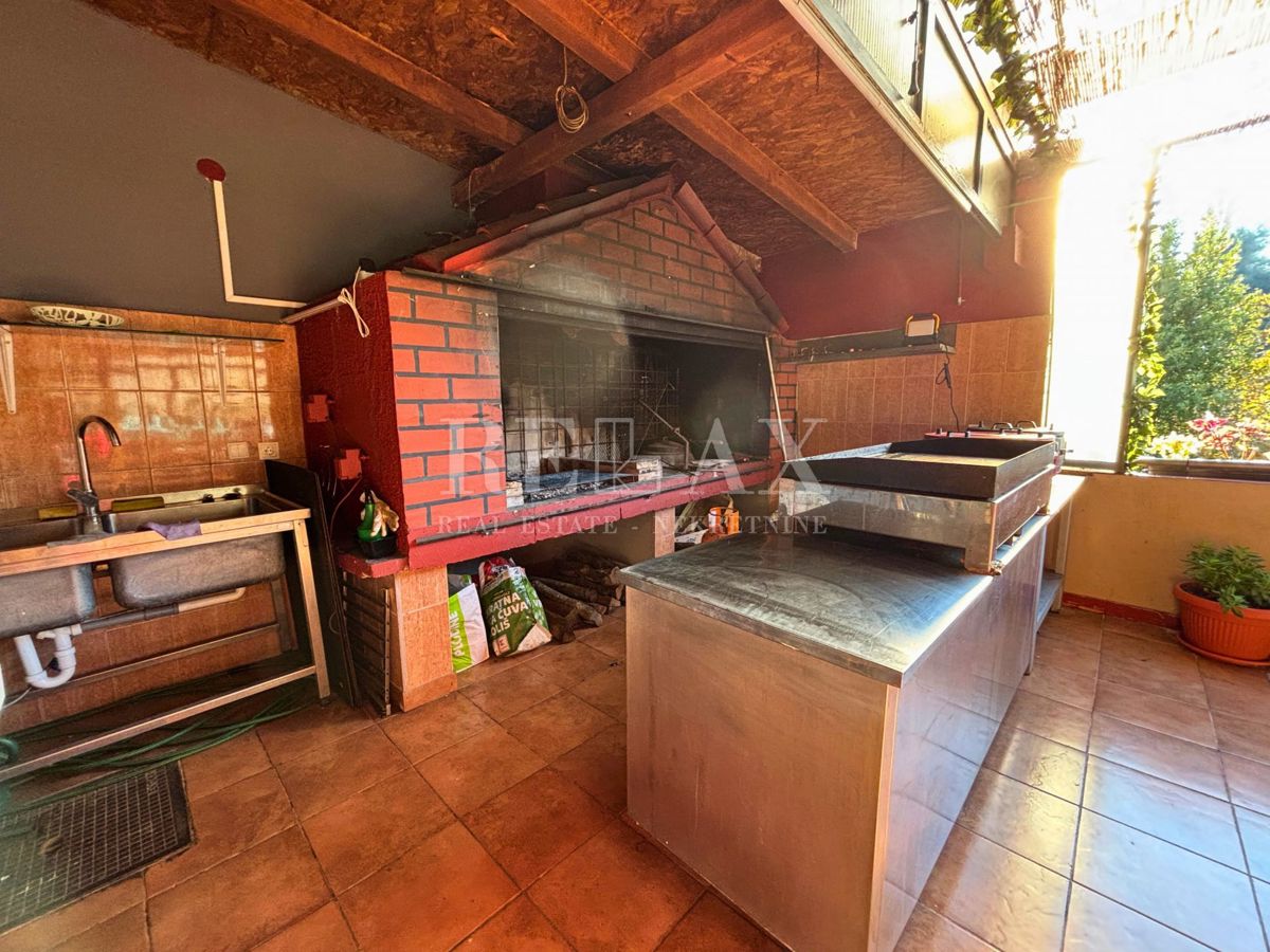 Rijeka, Mlaka - locale commerciale arredato con parte residenziale