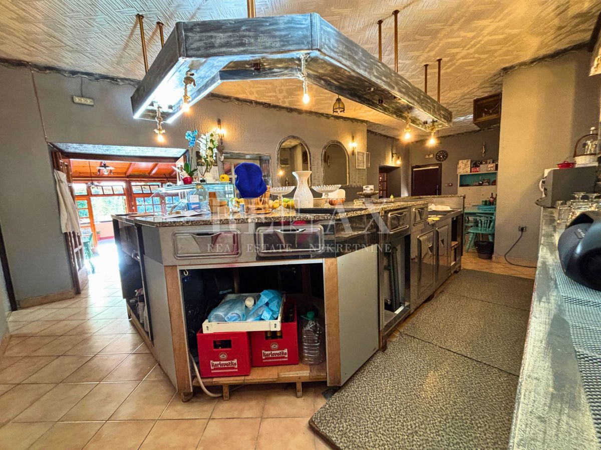 Rijeka, Mlaka - locale commerciale arredato con parte residenziale