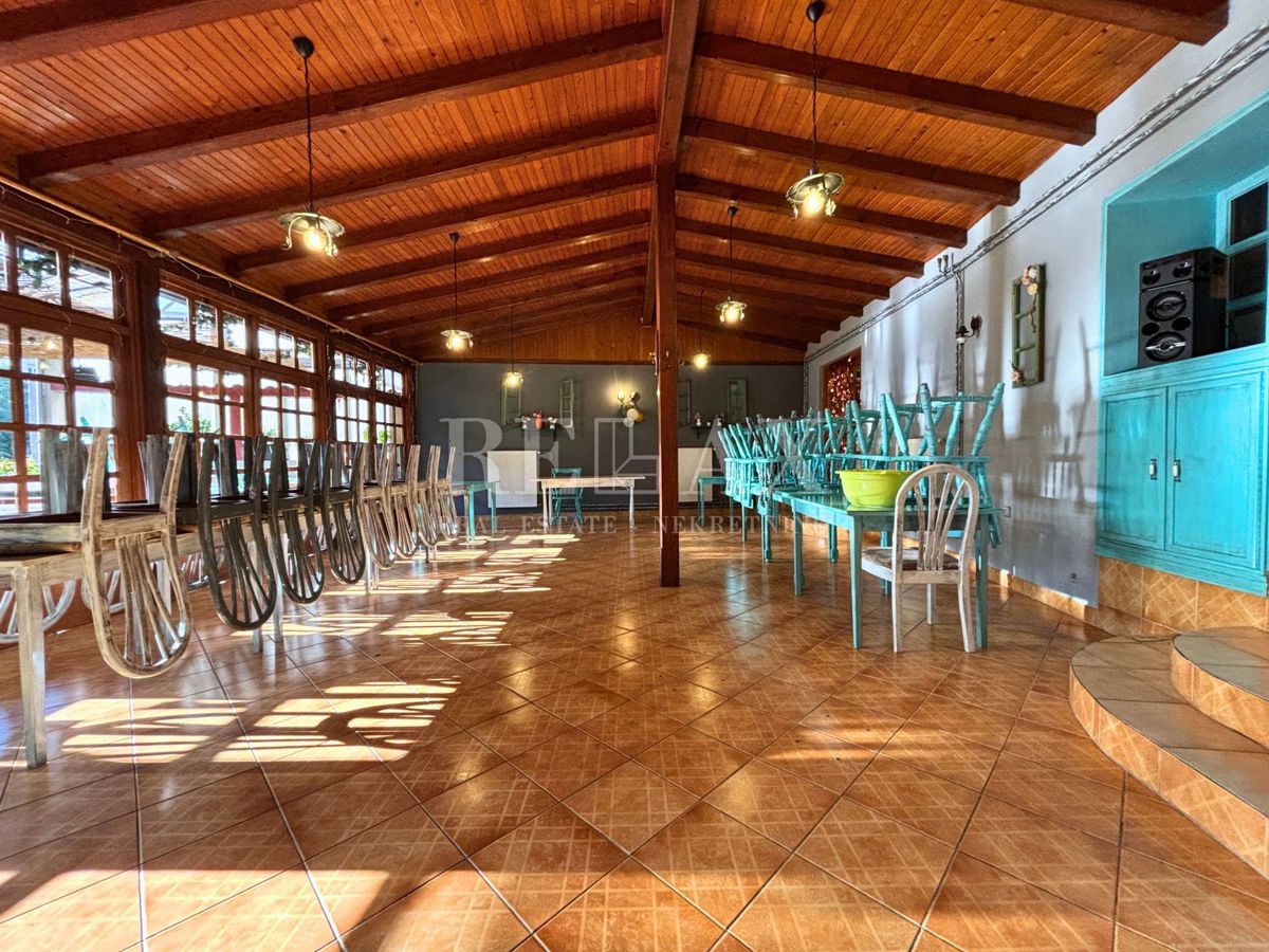 Rijeka, Mlaka - locale commerciale arredato con parte residenziale