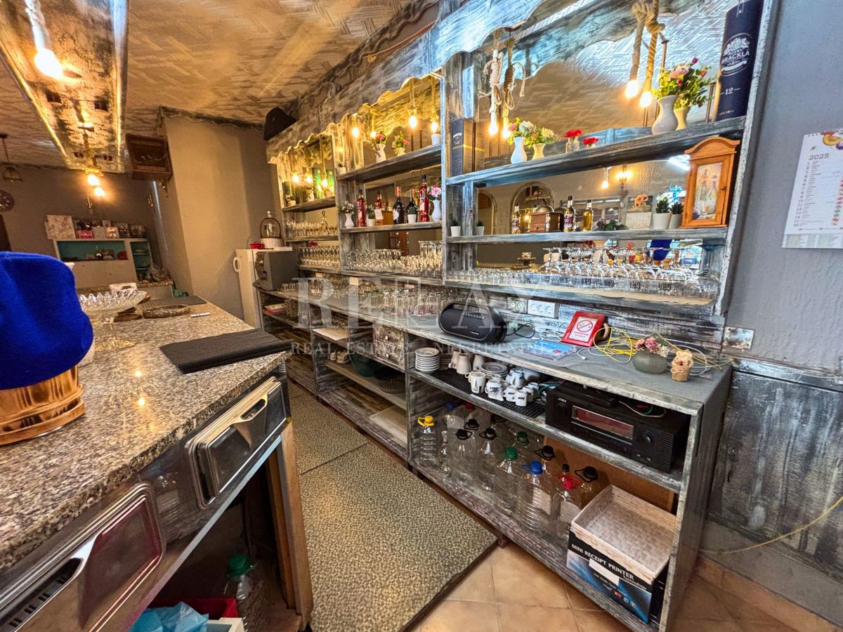 Rijeka, Mlaka - locale commerciale arredato con parte residenziale