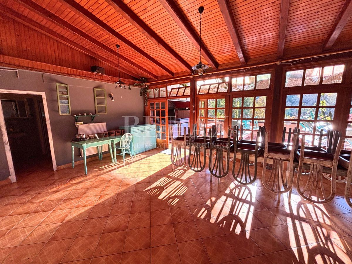 Rijeka, Mlaka - locale commerciale arredato con parte residenziale