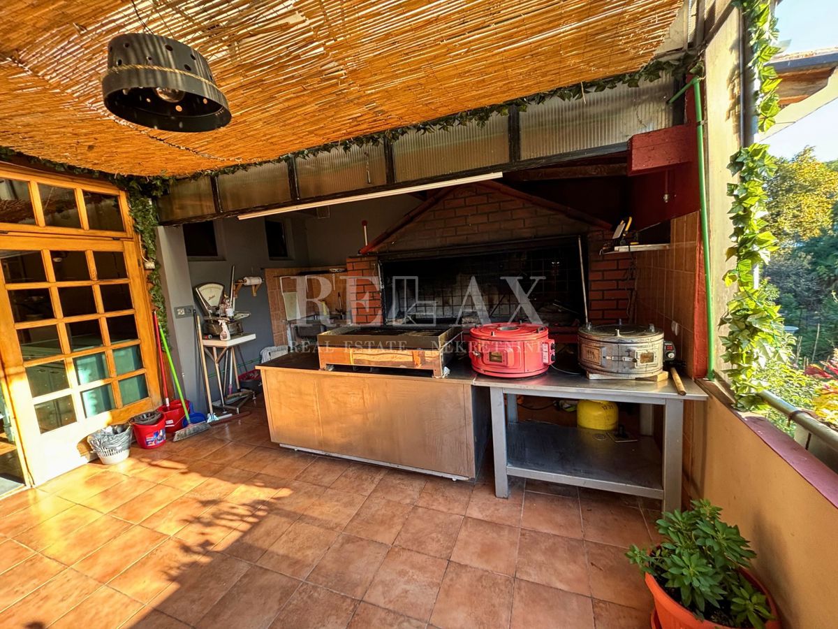 Rijeka, Mlaka - locale commerciale arredato con parte residenziale