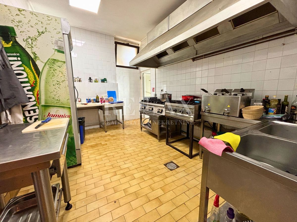 Rijeka, Mlaka - locale commerciale arredato con parte residenziale