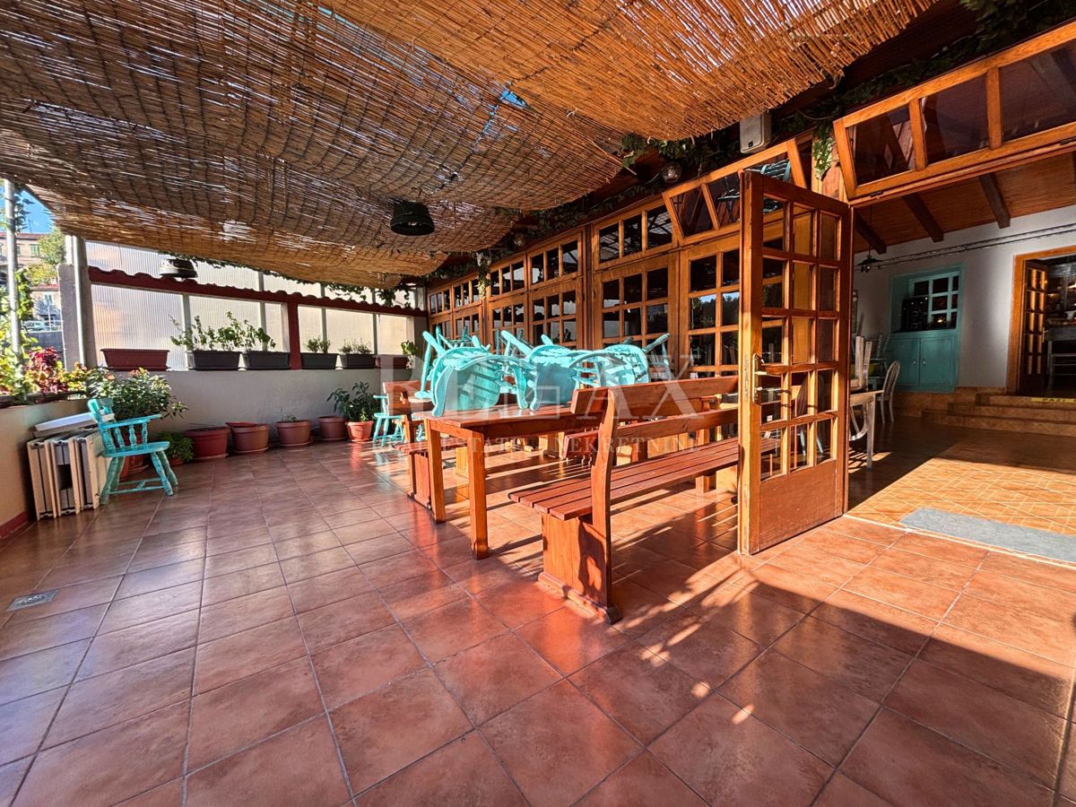 Rijeka, Mlaka - locale commerciale arredato con parte residenziale