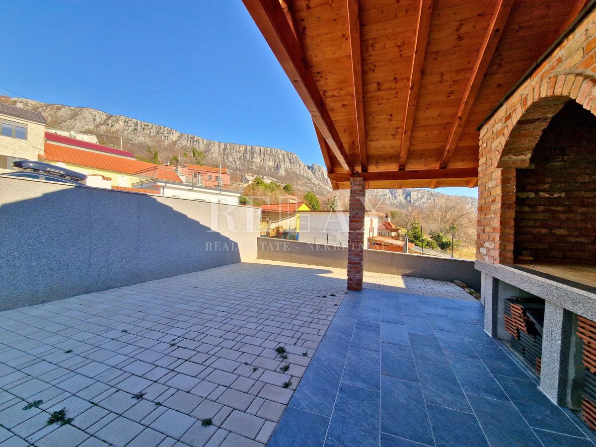 Bribir - casa in pietra con piscina e vista mare