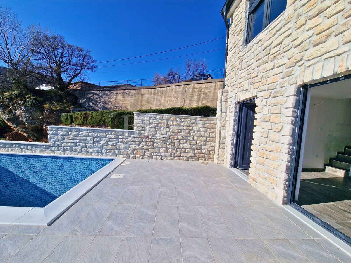 Bribir - casa in pietra con piscina e vista mare