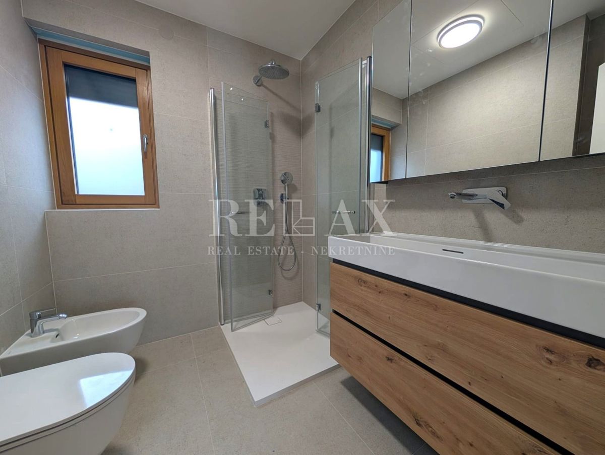 Rijeka, Kantrida - appartamento di lusso con 2 posti garage