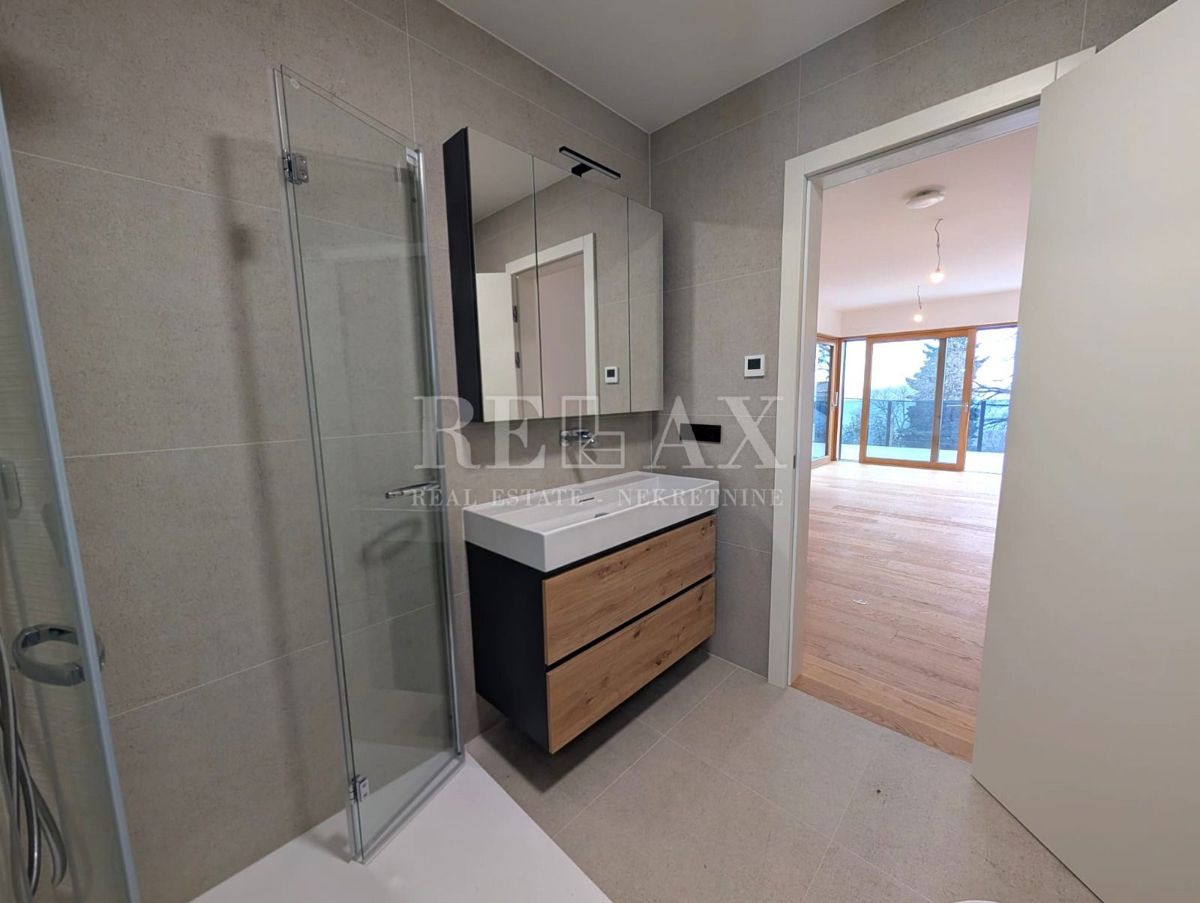 Rijeka, Kantrida - appartamento di lusso con 2 posti garage