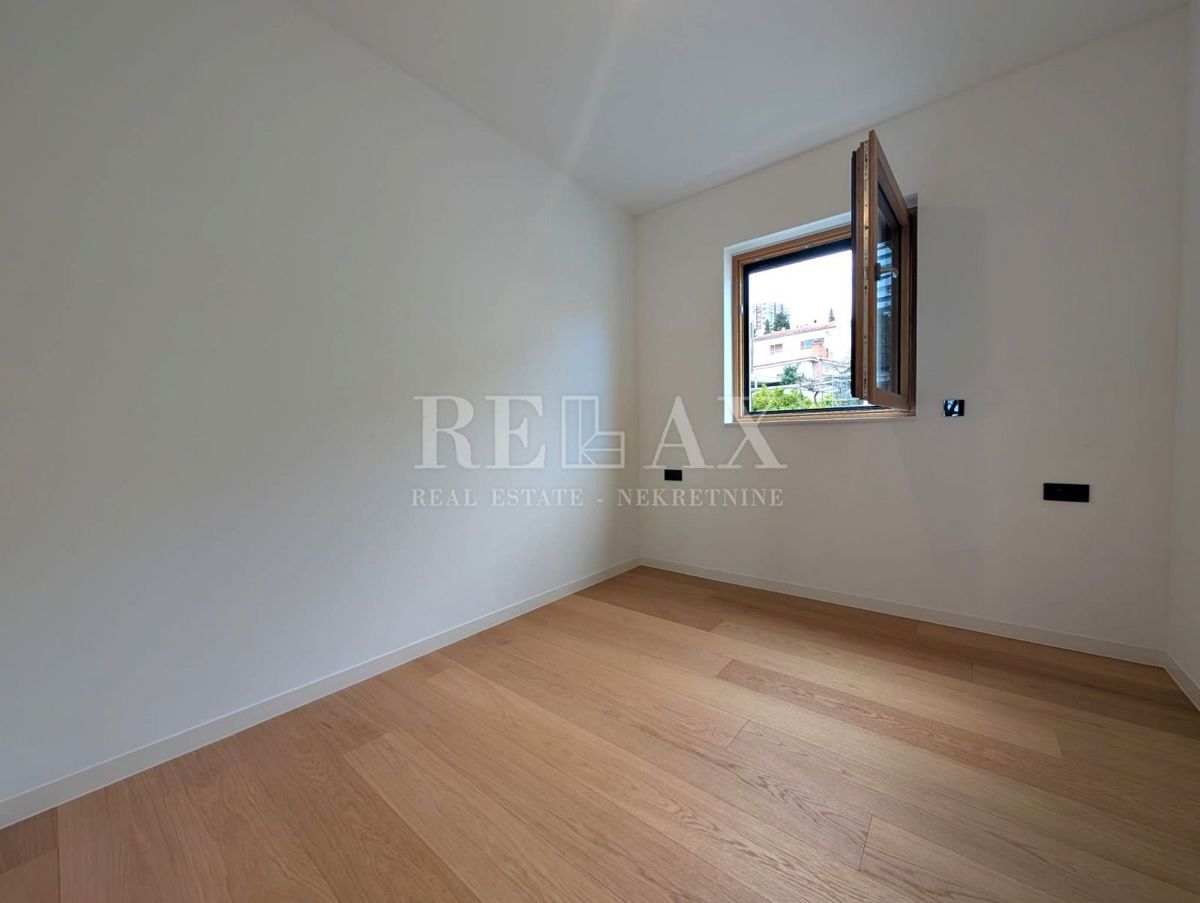 Rijeka, Kantrida - appartamento di lusso con 2 posti garage