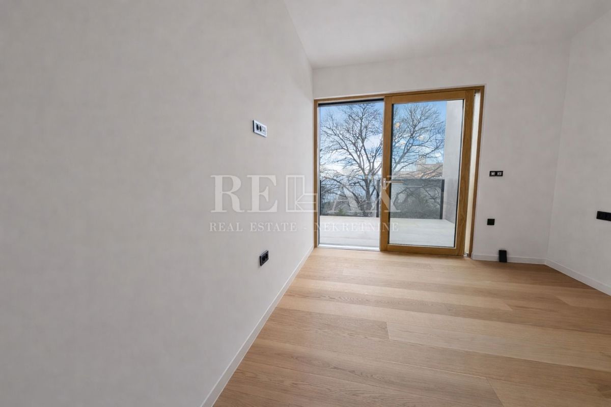 Rijeka, Kantrida - appartamento di lusso con 2 posti garage