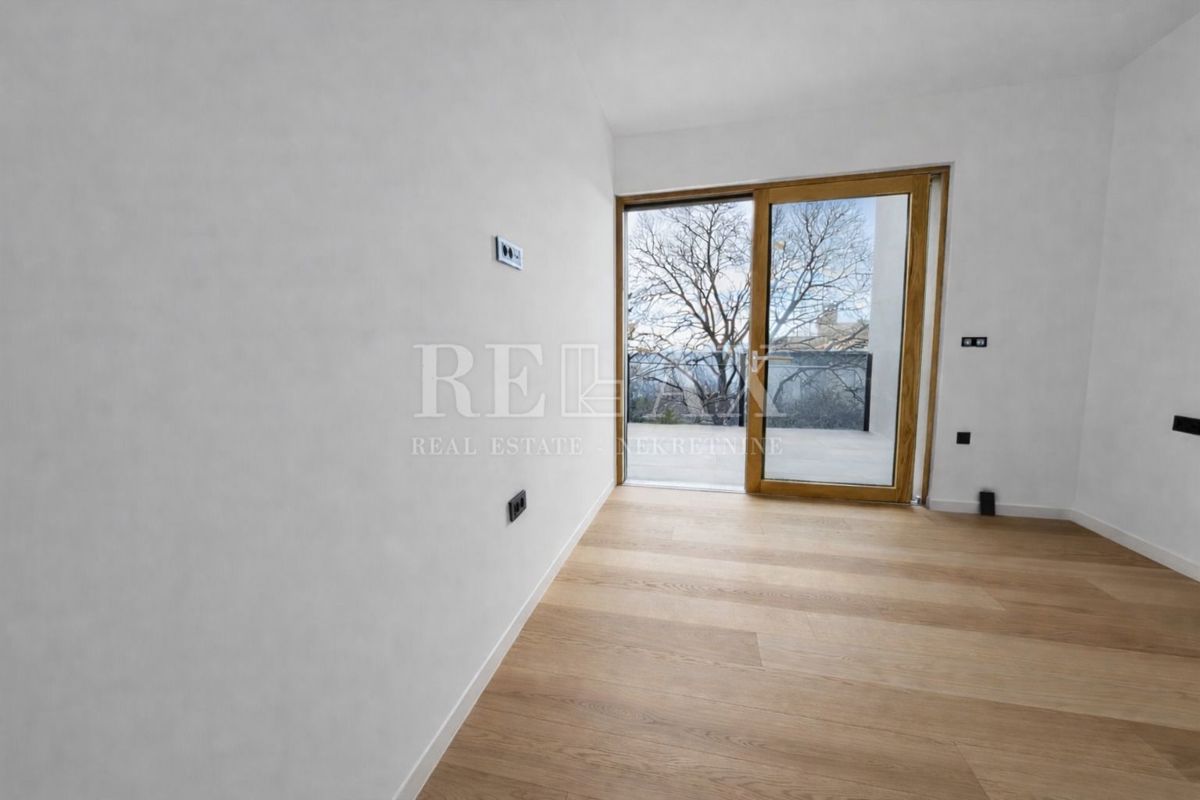 Rijeka, Kantrida - appartamento di lusso con 2 posti garage