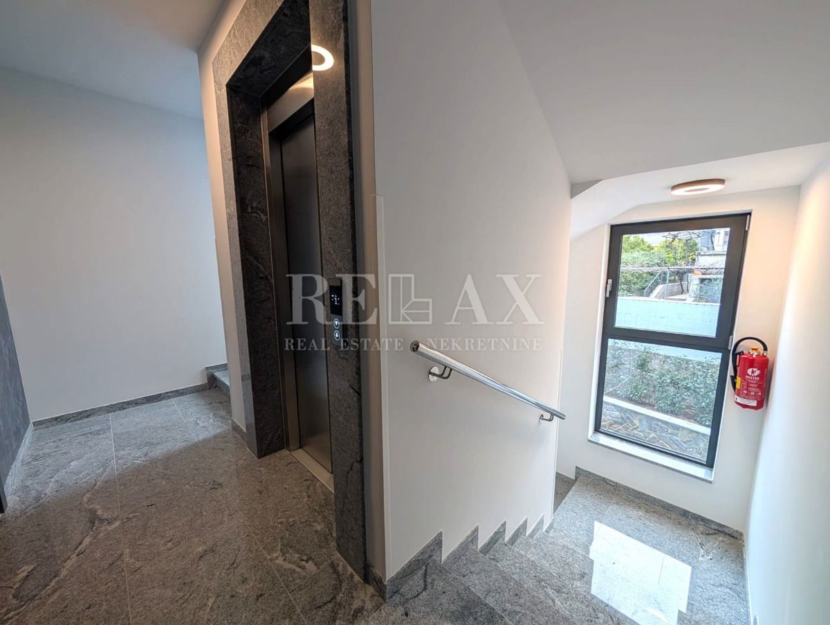 Rijeka, Kantrida - appartamento di lusso con 2 posti garage