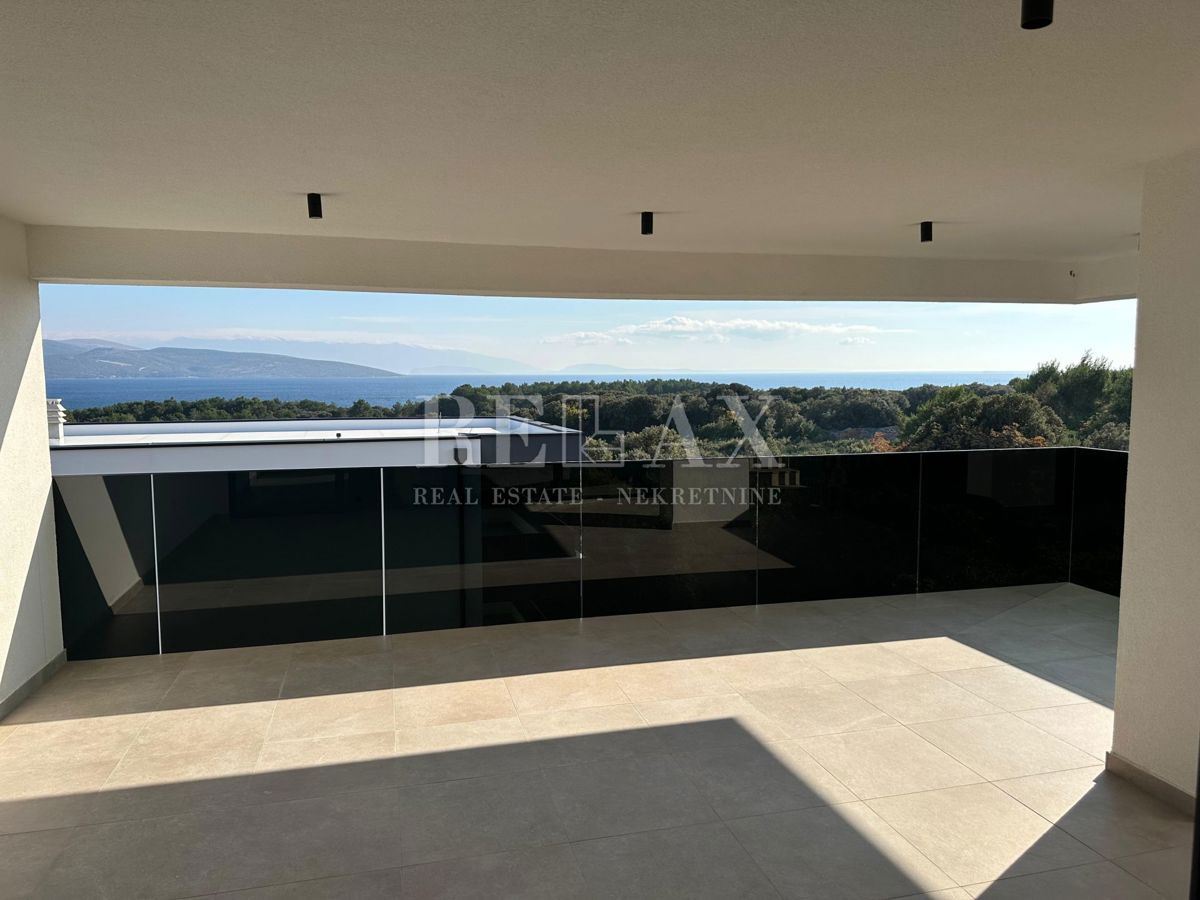 KRK - Nuovo edificio moderno con piscina e vista mare