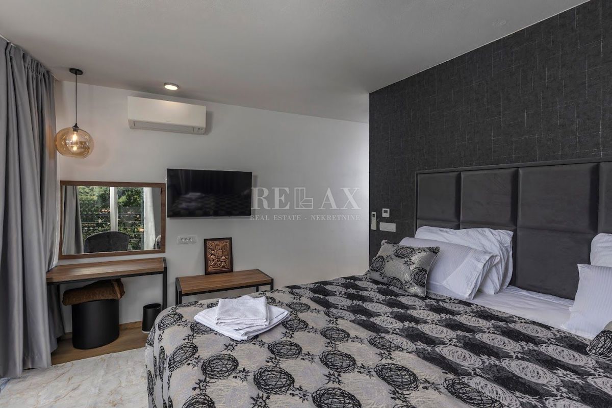 MOŠĆENIČKA DRAGA- Villa esclusiva con vista sul mare