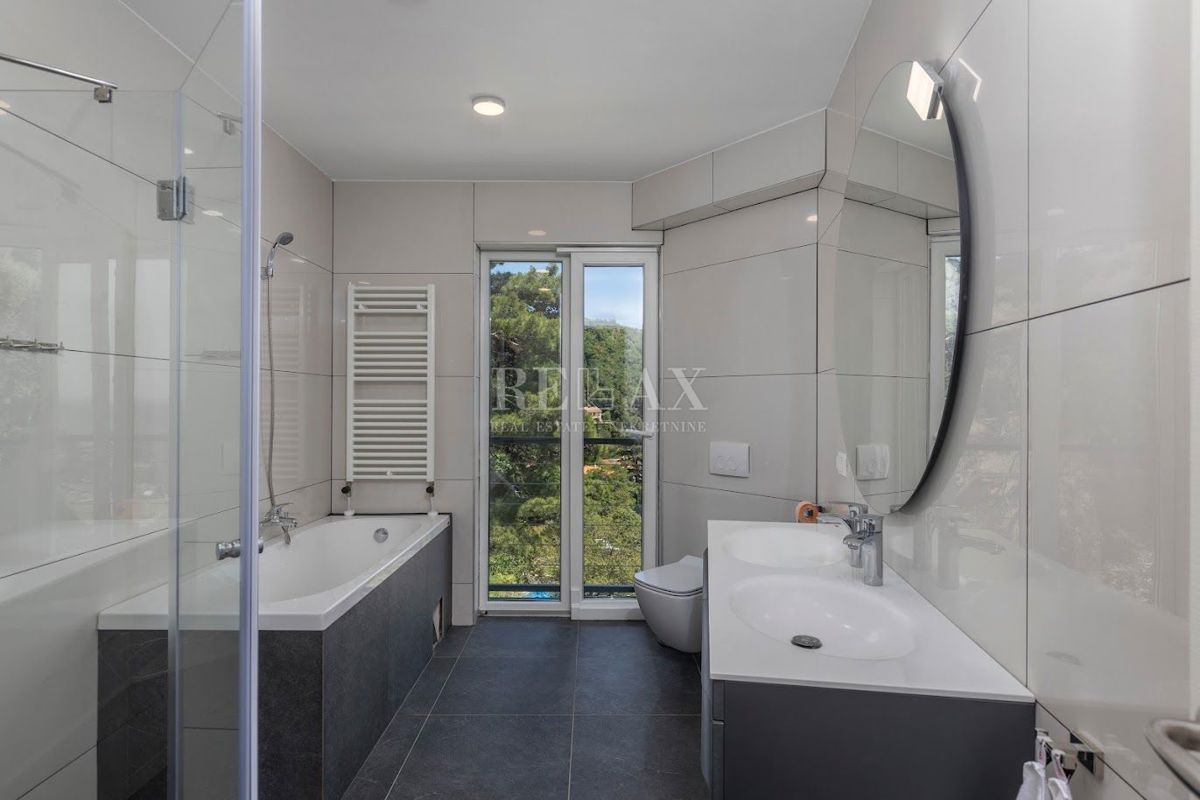 MOŠĆENIČKA DRAGA- Villa esclusiva con vista sul mare